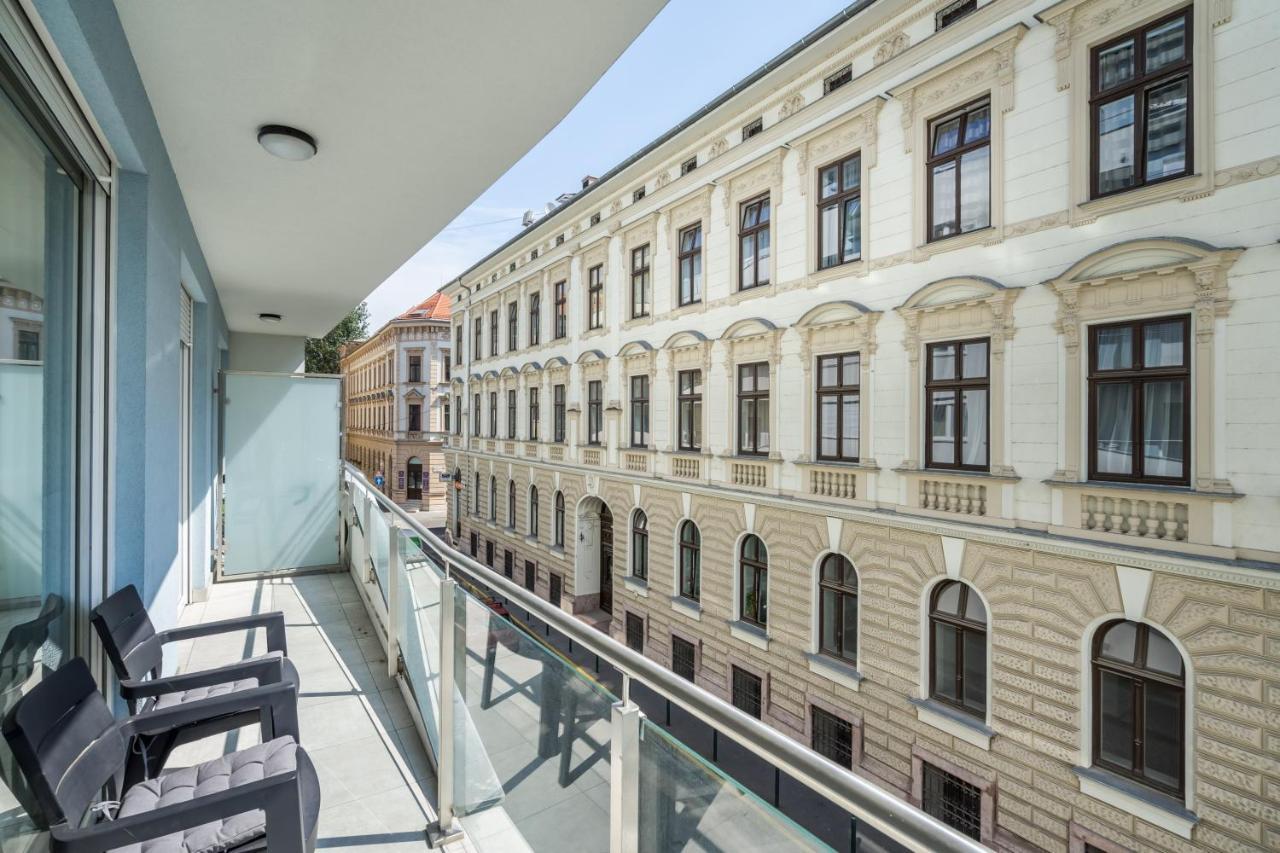 Bpr Galactic Empire Home With Balcony Budapest Eksteriør billede