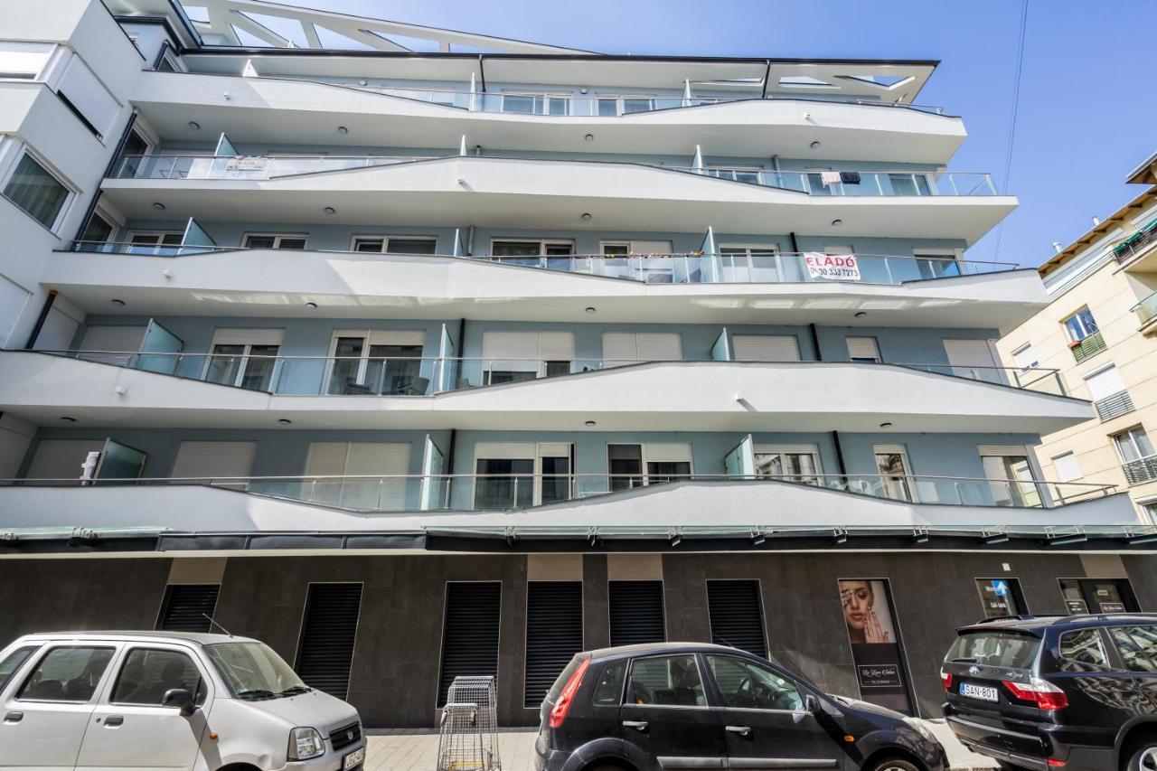 Bpr Galactic Empire Home With Balcony Budapest Eksteriør billede